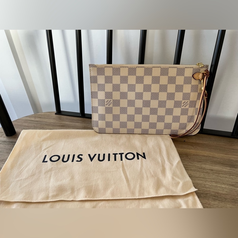 Auth Louis Vuitton Neverfull Wristlet Clutch